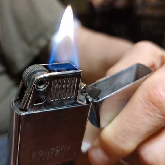 🔥Vintage Ronson Wind ll Silver Windproof Lighter - Picture 9 of 11